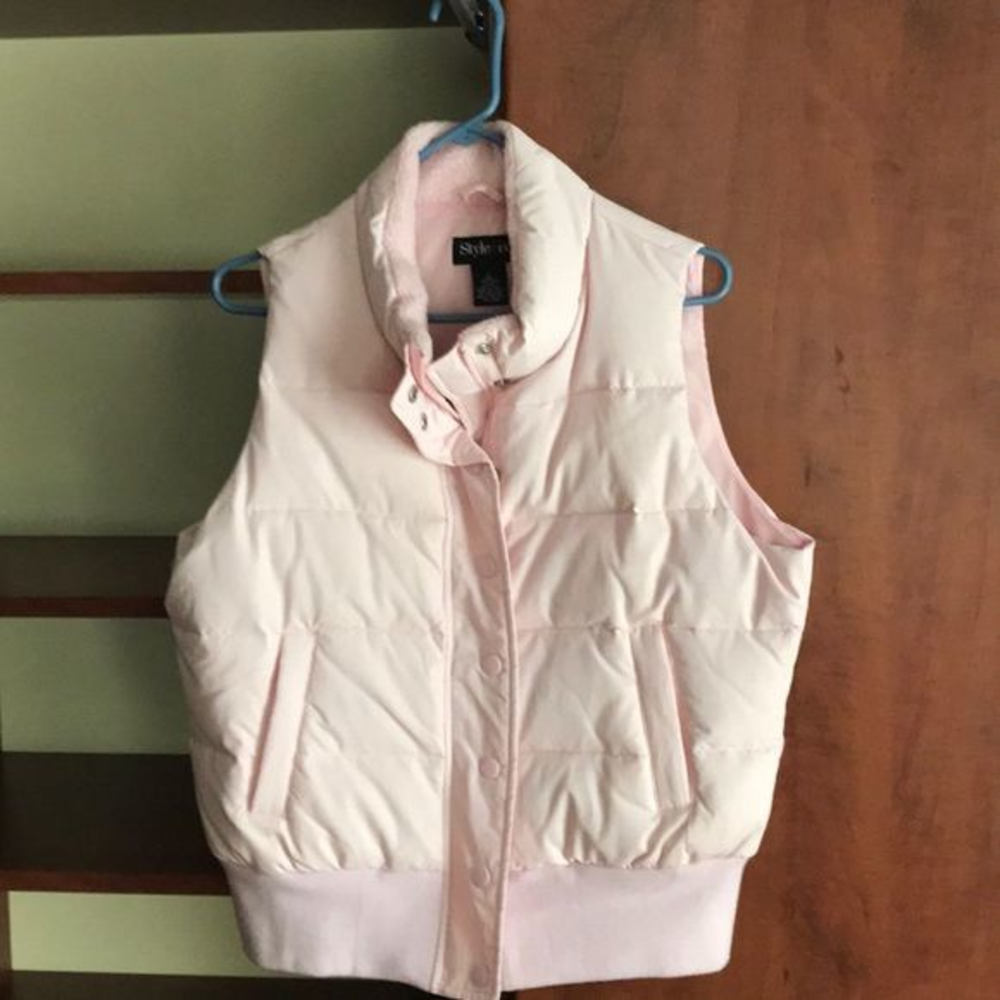 ‎Vest